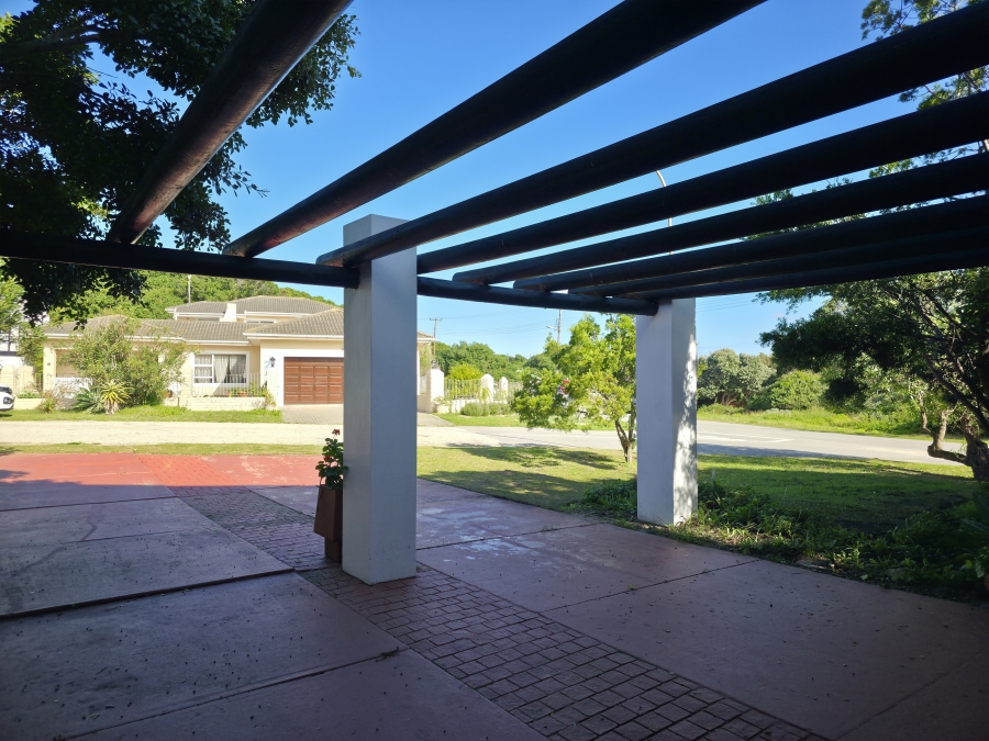 4 Bedroom Property for Sale in Paradise Beach Eastern Cape